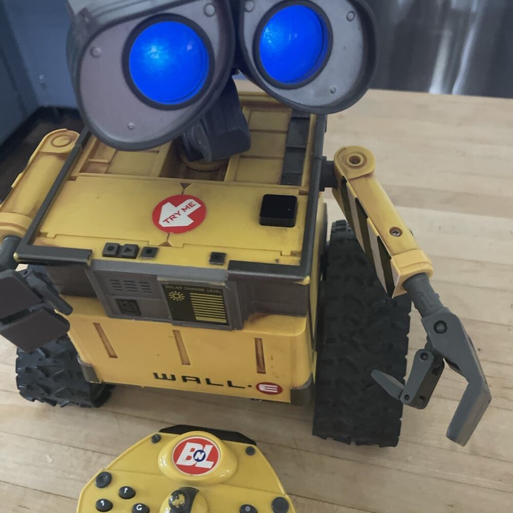 Disney Pixar Wall-E Thinkway Remote Control RC Toy U-Command & Remote works Read